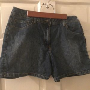 Size 12 St. John’s bay jean shorts